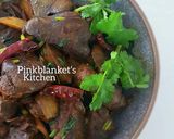 A picture of step 4 of Sweet and Spicy Chicken Liver in soy and coriander sauce.