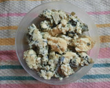 Foto del paso 3 de la receta: Merluza con arvejas y salsa de roquefort