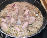Foto del paso 6 de la receta: Arroz con chipirones y almejas