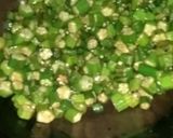 A picture of step 4 of Fry bhindi.