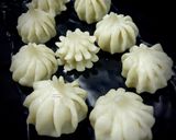उकडीचे मोदक (ukadiche modak recipe in marathi) रेसिपी स्टेप 6 फोटो 