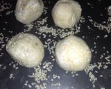Foto langkah ke 2 dari resep Onde - Onde Simple isi Keju.