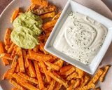 Foto del paso 2 de la receta Batatas "fritas" con salsa de yogur y mostaza