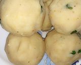 A picture of step 2 of Potatoe egg balls.