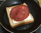 Foto langkah ke 4 dari resep Melted Egg & Cheese Bread.