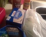 A picture of step 1 of Blue Cheeseball.