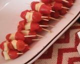 Foto del paso 2 de la receta: Brochette de cherry y queso cuartirolo