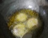 A picture of step 2 of Tomato potato kuttu fritters with fried potato.