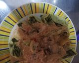 Foto del paso 6 de la receta: Fideos rellenos de acelga, muzzarella y nuez, con salsa rosa