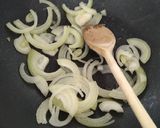Une image de l'étape 2 de Boeuf aux oignons.
