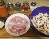 Csirkés gombapaprikás házi lecsóval recept fázis 1 fotója