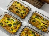 Запіканка з тістом, овочами та мʼясом