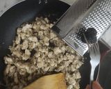 Foto del paso 3 de la receta: Masa filo rellenas, pollo, jamón, champi y bacon con pimientos