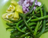 Foto langkah ke 1 dari resep SAMBAL HIJAU TERI — PEDAS, GURIH, SEGAR, NAMPOL! By : Jesslyn Orlane.