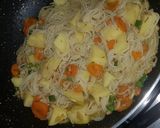 A picture of step 7 of Vegetable garlic spaghetti with potatoes.