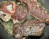 Foto langkah ke 2 dari resep Beef steak with honey garlic sauce.