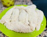 Foto del paso 1 de la receta: Milanesas de solomillo de pollo en cecofry 🐣 🍅 🧀