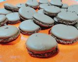 A picture of step 5 of Chocolate Macaroons with Chocolate Ganache.