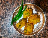 A picture of step 4 of Fried dal vada.