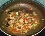 Foto langkah ke 5 dari resep Oseng Ikan Pe Asap (pari).