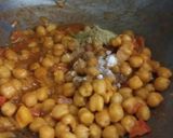 A picture of step 3 of Amritsari chole.