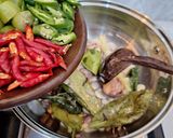 Foto langkah ke 3 dari resep Garang Asem Bumbu Iris Cemplang-Cemplung.