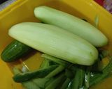Foto langkah ke 1 dari resep Sayur Bening Timun.