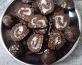 ચોકલેટ રોલ(Chocolate Roll Recipe in Gujarati) રેસીપી સ્ટેપ2ફોટો