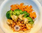 Hình bước làm 4 của món Cơm Chiên Sốt Cà - Bông Cải Xào Tôm BLW