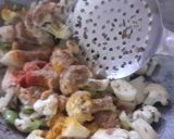A picture of step 5 of Punjabi style dry aloo gobi.