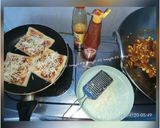 Foto langkah ke 2 dari resep Roti Pizza Teflon.