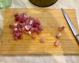 A picture of step 1 of Свинина с овощами в горшочках.