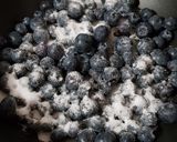 Foto del passaggio 1 della ricetta Torta rovesciata ai mirtilli