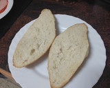 Foto del paso 3 de la receta: Bocadillo de lomo adobado con pimiento del piquillo, tortilla y queso