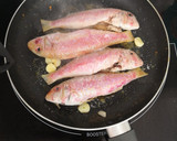 Foto del paso 5 de la receta: Salmonetes con pak Choi y gambas