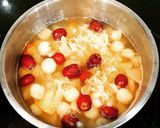 Hình bước làm 2 của món Chè quả lê bát bửu