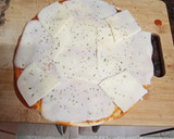 Foto del paso 1 de la receta: Pizza de atún con cebolla frita, zanahoria encurtida y olivas