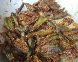 A picture of step 9 of Rajasthani bhindi.