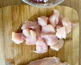 Une image de l'étape 2 de Émincé de poulet aux quetsches, miel, crème fraîche et vin moelleux.