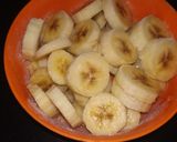 A picture of step 1 of Mowz bil-Laban (Banana Smoothie).