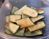 Une image de l'étape 4 de Courgettes marinées grillées à la plancha (pêche gingembre citron).