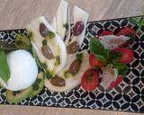 Foto del passaggio 6 della ricetta Insalata di mozzarella e verdure con pesto e cialde al # tè matcha