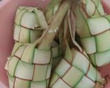 Foto langkah ke 1 dari resep Ketupat Empuk Super Kilat.