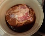 Une image de l'étape 2 de Échine de porc marinée et ses petits légumes.