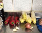 Une image de l'étape 1 de Endives braisées à la dinde et poivrons rouges sauce soja.