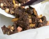 صورة لخطوة 2 من وصفة حلى روكي رود 🤤