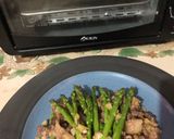 Foto langkah ke 2 dari resep Asparagus Tumis Daging.