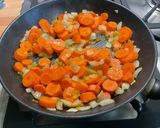 Une image de l'étape 9 de Sauté de légumes en sucré salé, aubergine et carottes aux champignons.
