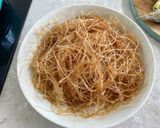 A picture of step 2 of Casseroled Prawns With Glass Noodles.