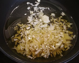 Foto del paso 1 de la receta: Tortilla de Patatas "Y cebolla"